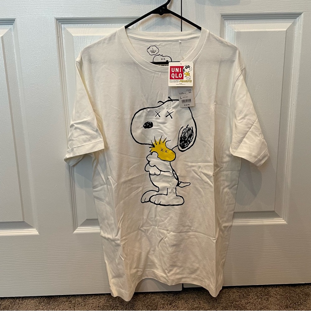 Uniqlo x Kaws x Peanuts tshirt